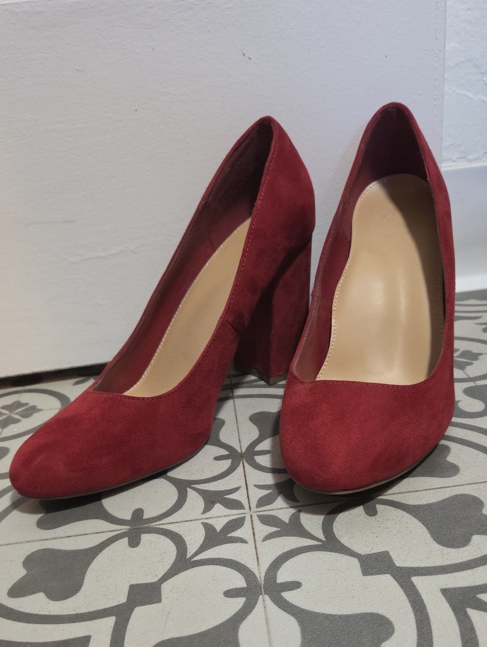 Women's Suede Block Heel Pumps in Wine